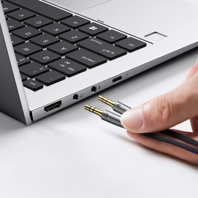 2. Ugreen kabel rozdzielacz AUX 3,5 mm mini jack (żeński) - 2x 3,5 mm mini jack (męski - mikrofon i słuchawki) srebrny (AV193 50255)