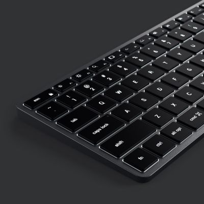 4. Satechi Slim X2 Bluetooth Backlit Keyboard - bezprzewodowa klawiatura z układem numerycznym (space gray) US