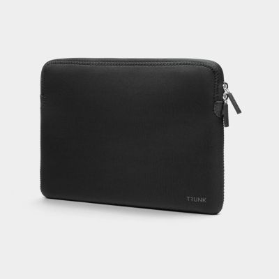 7. Pokrowiec Trunk do MacBook Air 15 cali