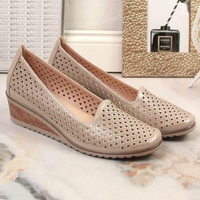 2. Półbuty na koturnie Potocki W SZ12018 WOL130B