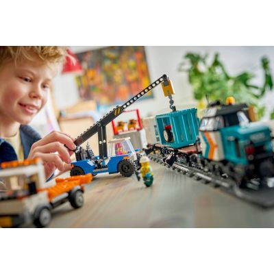 11. LEGO City 60509 - Portowy pociąg towarowy, dźwig i ciężarówka