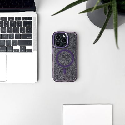 5. Etui Glitter Case MagSafe na iPhone 16 Pro - fioletowe z brokatem