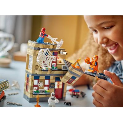 8. LEGO Marvel Super Heroes 76317 - Mieszkanie Petera Parkera