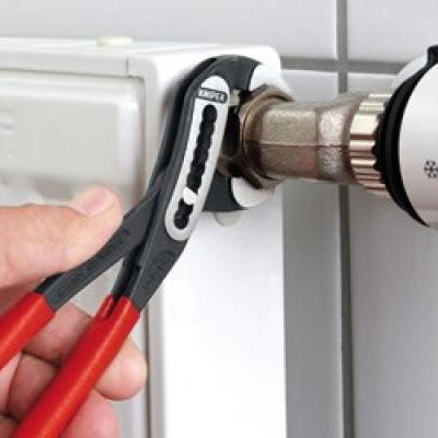 5. Szczypce do rur Knipex 88 01 300