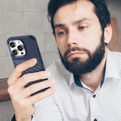 6. Etui silikonowe Thunder Case do iPhone 16 Pro Max - niebieskie