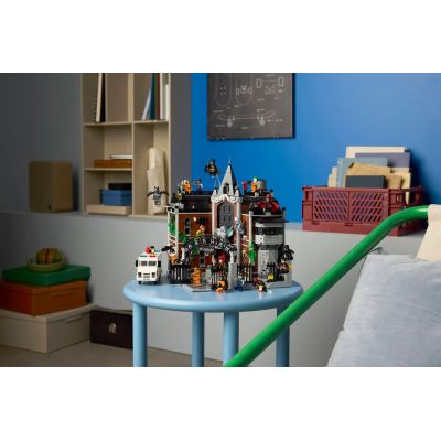 4. LEGO DC Super Heroes 76300 Arkham Asylum