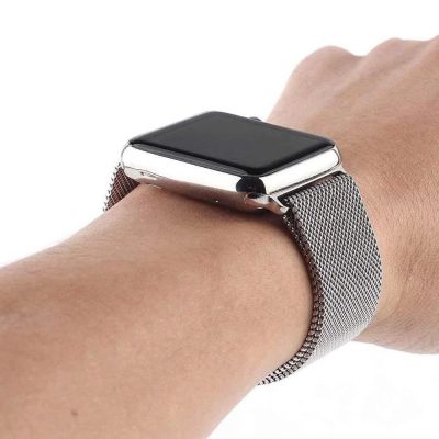 9. Magnetyczna opaska bransoleta Magnetic Strap pasek do Apple Watch 38 / 40 mm - czerwona