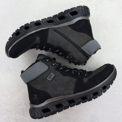 4. Wodoodporne botki damskie ultra lekkie czarne Rieker M6023-45