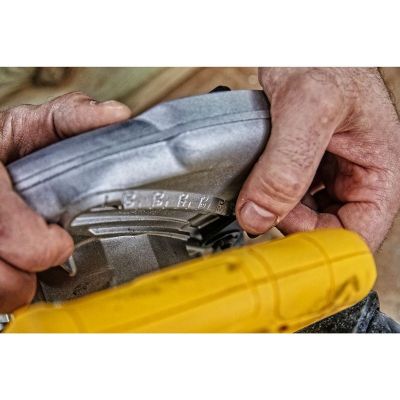 4. Pilarka tarczowa 184/16mm 1350W DeWalt