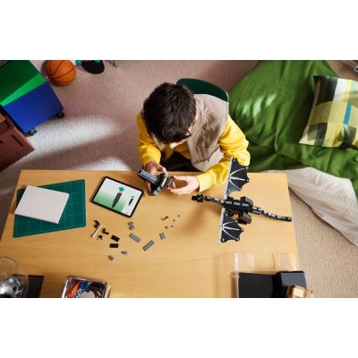 8. LEGO Minecraft 21595 - Smok Kresu