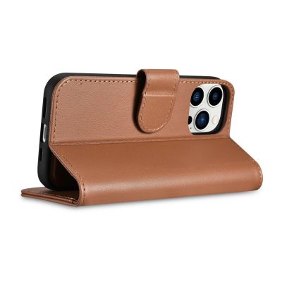 7. iCarer Wallet Case 2in1 etui iPhone 14 Pro Max skórzany pokrowiec z klapką Anti-RFID brązowy (WMI14220728-BN)