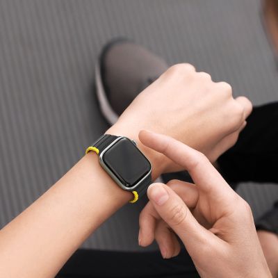 7. Magnetyczny pasek Apple Watch SE, 9, 8, 7, 6, 5, 4, 3, 2, 1 (41, 40, 38 mm) Dux Ducis Strap (LD Version) - czarno-żółty