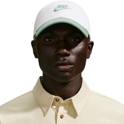 5. Czapka z daszkiem Nike Club biało-miętowa FB5368 105