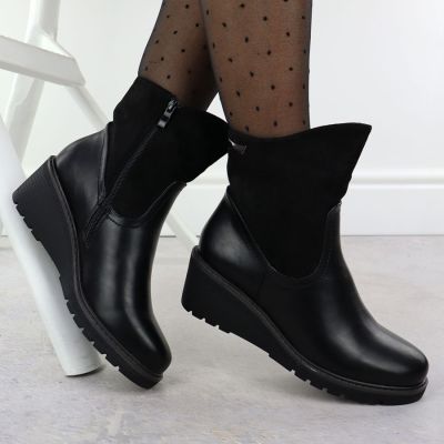 5. Botki damskie zamszowe na koturnie czarne M.Daszyński 2510