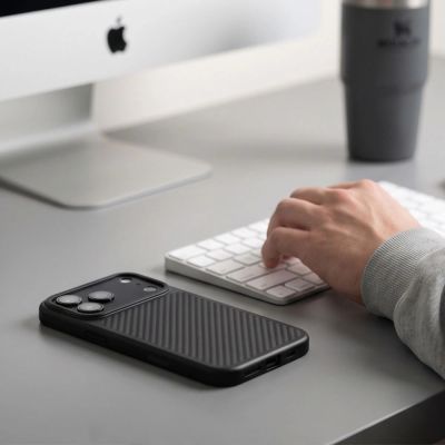 8. Etui Tech-Protect MagCam MagSafe Carbon na iPhone 18 Pro Max / 17 Pro Max - czarne