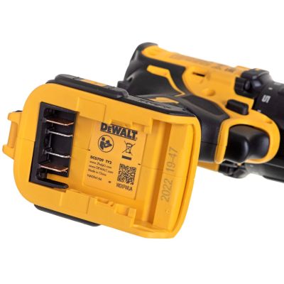 17. Zestaw narzędzi Combo 18V 2x4,0Ah DCK2062M2T DEWALT