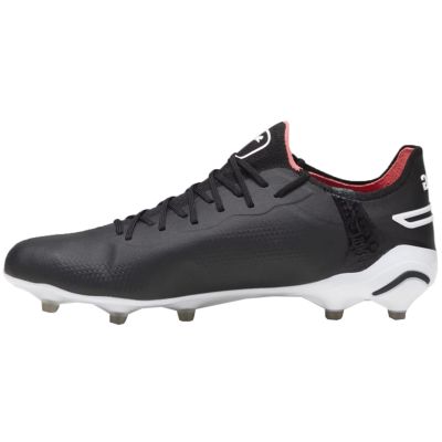 8. Buty piłkarskie Puma King Ultimate FG/AG M 107563 01