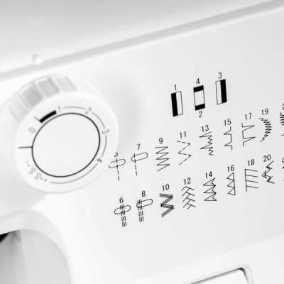 4. Maszyna do szycia ŁUCZNIK Karina 910