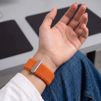 5. Pasek Tech-Protect NylonLoop na Apple Watch 44 / 45 / 46 / 49 mm - pomarańczowy