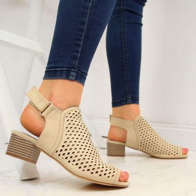 3. Sandały damskie zabudowane ażurowe beżowe Sabatina