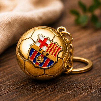10. FC Barcelona brelok oryginalny na licencji w kształcie złotej piłki z herbem B7081