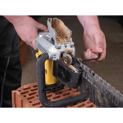 4. Piła szablasta DeWALT DWE398 pilarka Alligator 430 MM 1700 W