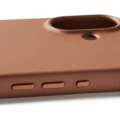 7. Etui skórzane do iPhone 17 Tan Mujjo