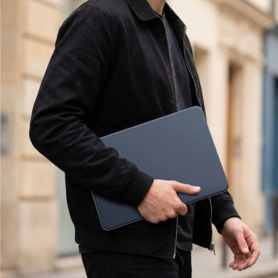 5. Etui AMAZINGTHING Titan Hardshell na MacBook Neo 13" - niebieskie