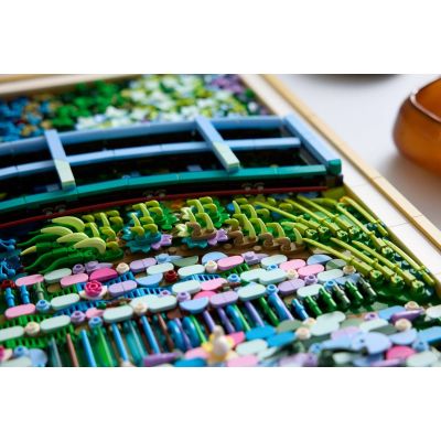 12. LEGO Art 31220 - Claude Monet: Most nad stawem z liliami wodnymi