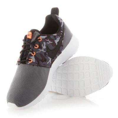 6. Buty Nike Roshe One Print Jr 677782-004