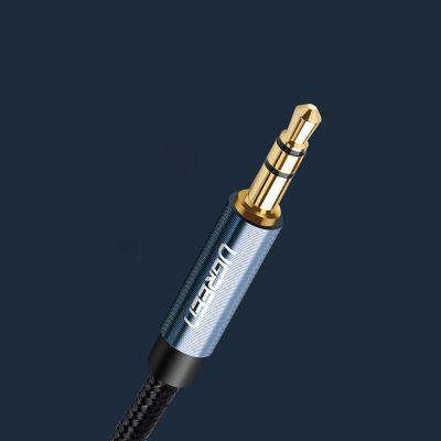 14. Ugreen kątowy kabel AUX 2 x mini jack 3,5 mm 1,5m niebieski (AV112)