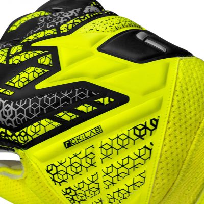5. Rękawice bramkarskie Reusch Attrakt Solid 5570515 2014