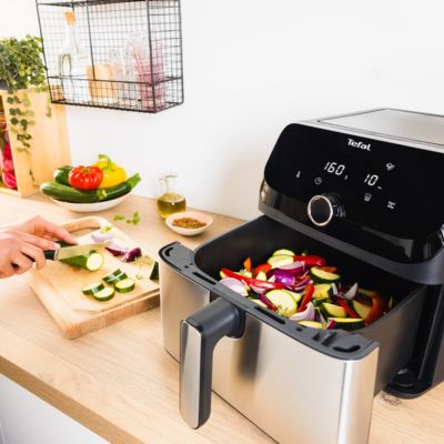 7. Frytkownica beztłuszczowa TEFAL EY855D10