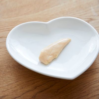 6. INABA Grilled Chicken Filet z kurczaka w bulionie o smaku kurczaka - przysmak dla kota - 25 g