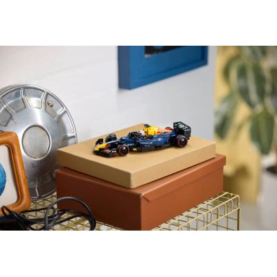 5. LEGO Speed Champions 77243 Bolid F1 Oracle Red Bull Racing RB20