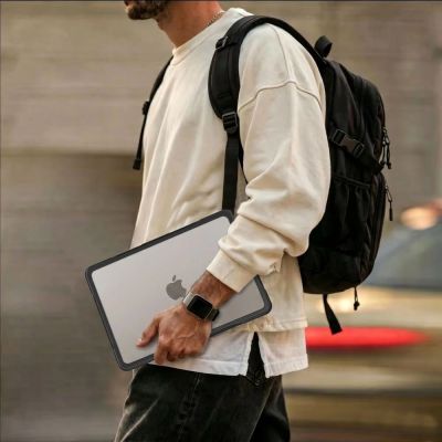 6. Etui Tech-Protect Velar na MacBook Pro 16" 2021 / 2023 / 2025 / 2026 - przezroczysto-czarne