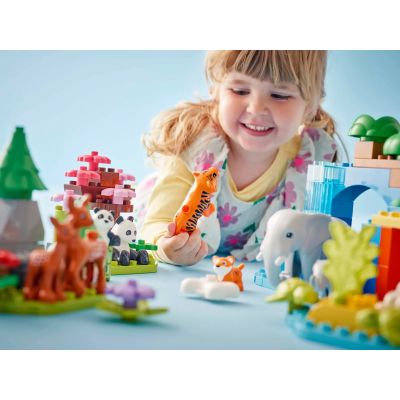 17. LEGO DUPLO TOWN 10446 Rodziny dzikich zwierząt 3w1