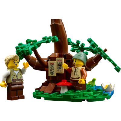 6. LEGO Icons 10332 Średniowieczny plac miejski