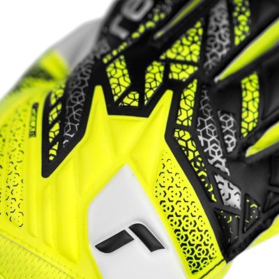 12. Rękawice bramkarskie Reusch Attrakt Grip Jr 5572815 2014