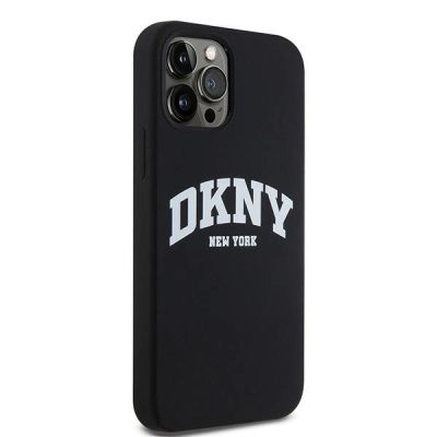 5. Etui DKNY Liquid Silicone White Printed Logo MagSafe na iPhone 12/12 Pro - czarne