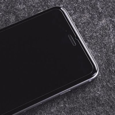 7. Szkło hartowane Wozinsky Privacy Glass prywatyzujące na iPhone 17 Pro Max, zestaw 2 sztuk
