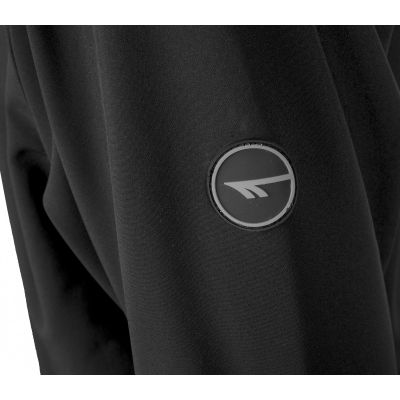 Męski softshell Lummer marki Hi-Tec ochroni Cię przed chłodem i idealnie sprawdzi się podczas kapryśnej pogody.
