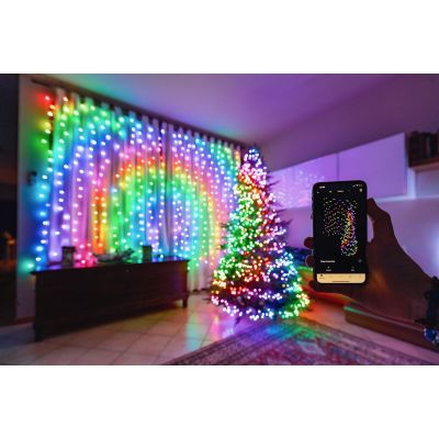 7. Inteligentna Kurtyna LED Twinkly 210 RGB+W 2,1m