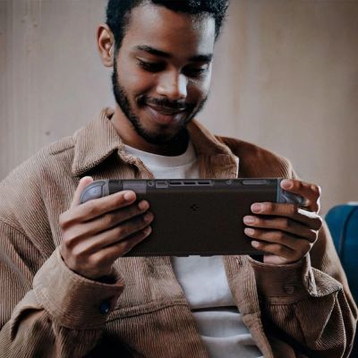 10. Etui Spigen Nano Pop na Nintendo Switch 2 - czarne