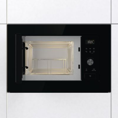 2. Czarna mikrofalówka Gorenje BM201AG1BG, z grillem, Wbudowana, 20 l, 800 W