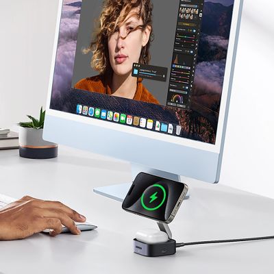 3. Ładowarka Ugreen W702 indukcyjna 3w1 z MagSafe / Qi2 i portem USB-C na telefon / słuchawki - czarna