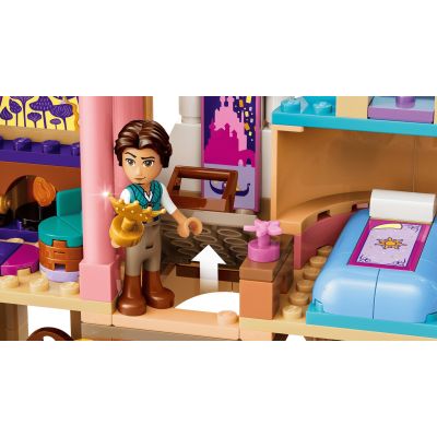 6. LEGO Disney 43297 - Zamek Roszpunki