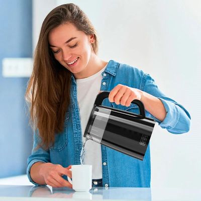 4. Czajnik elektryczny Black+Decker BXKE2206E (2200W; 1,7l)