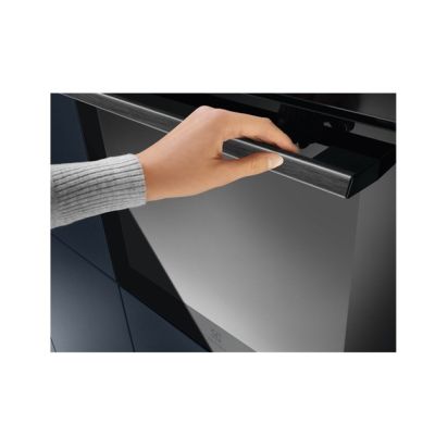 4. Piekarnik parowy ELECTROLUX EOC8P39WZ