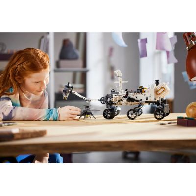 6. LEGO Technic 42158 Marsjański łazik NASA Perseverance